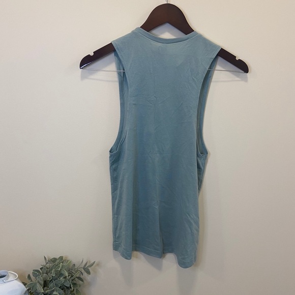 Tank - Picture 2 of 2